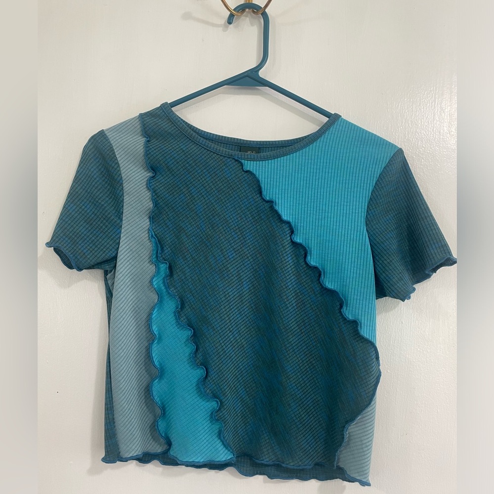 wild fable multicolored cropped top with scalloped trim detail - fun design!